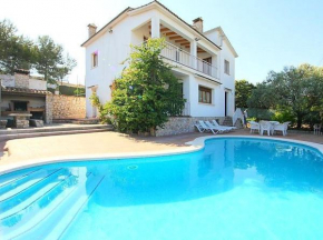 Spacious Apartment in Canyelles with Private Pool